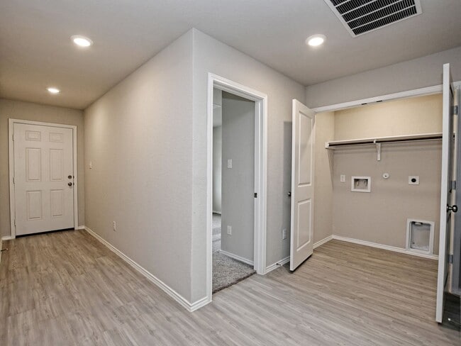 Building Photo - 4 BR /2 BA - 1667 SF Home in Hidden Trails...