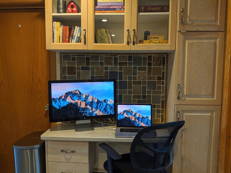 Building Photo - 140 Paquette Cir