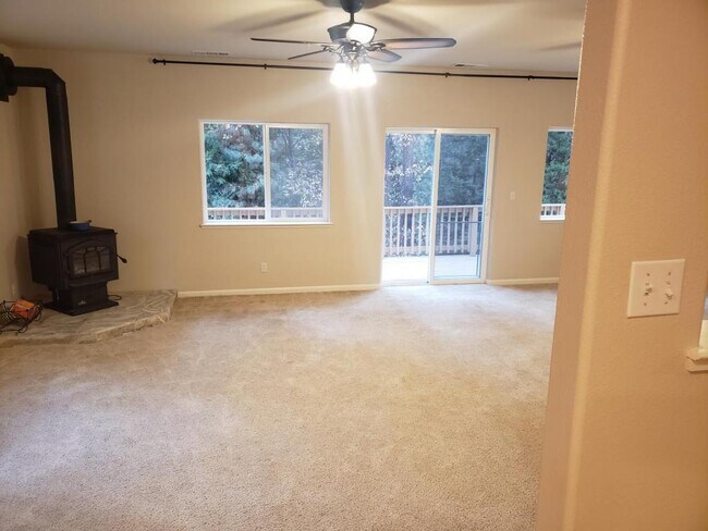 Building Photo - 5836 Fallen oak Trail