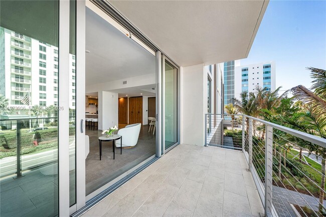 Building Photo - 10281 W Bay Harbor Dr