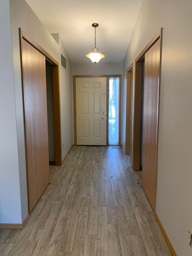 Building Photo - Prairie Mill Townhomes