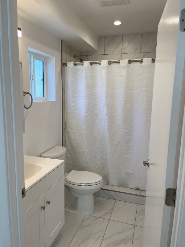 Building Photo - 4181 1/2 Naomi Ave