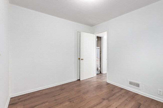 Building Photo - 981 Lansing St