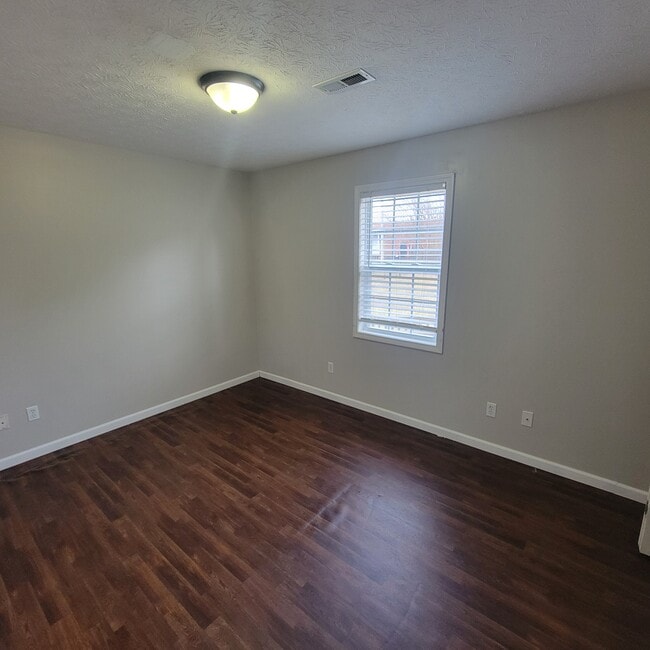 Building Photo - 1616 Linda Ave