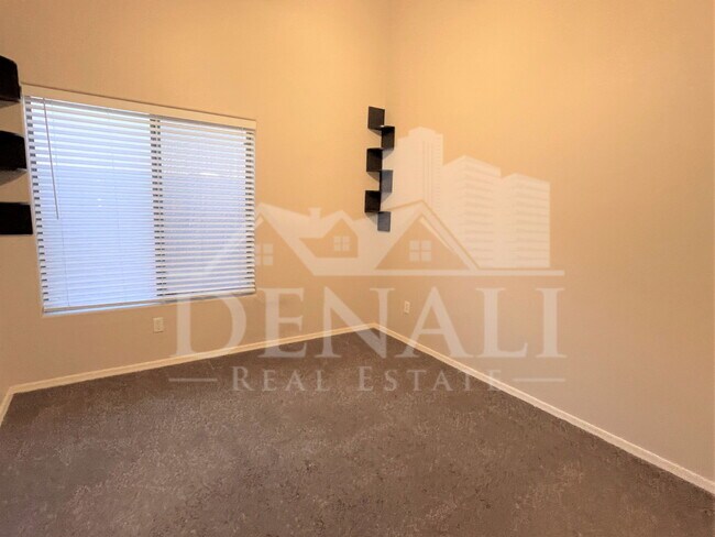 Building Photo - 1121 S Western Skies Dr