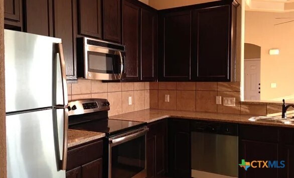 Building Photo - 1055 Carolyn Cove