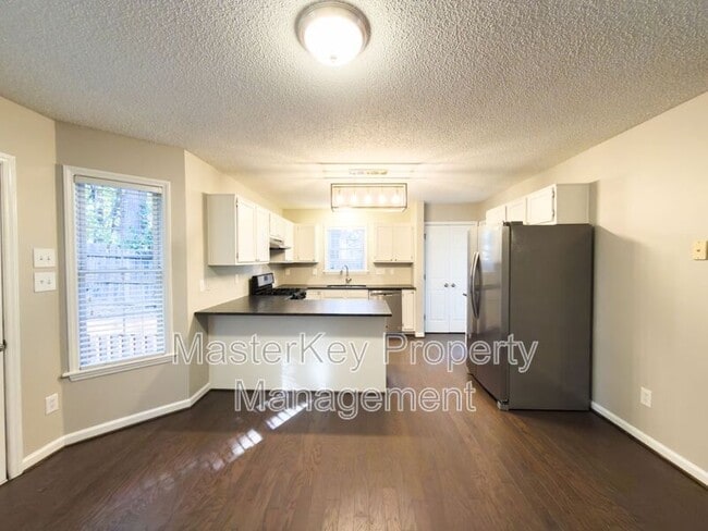 Building Photo - 251 Tillamook Dr