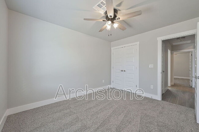 Building Photo - 2140 N Everest Ave