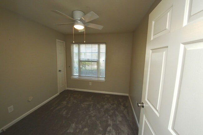 Building Photo - Community Clubhouse, exercise room & pool!