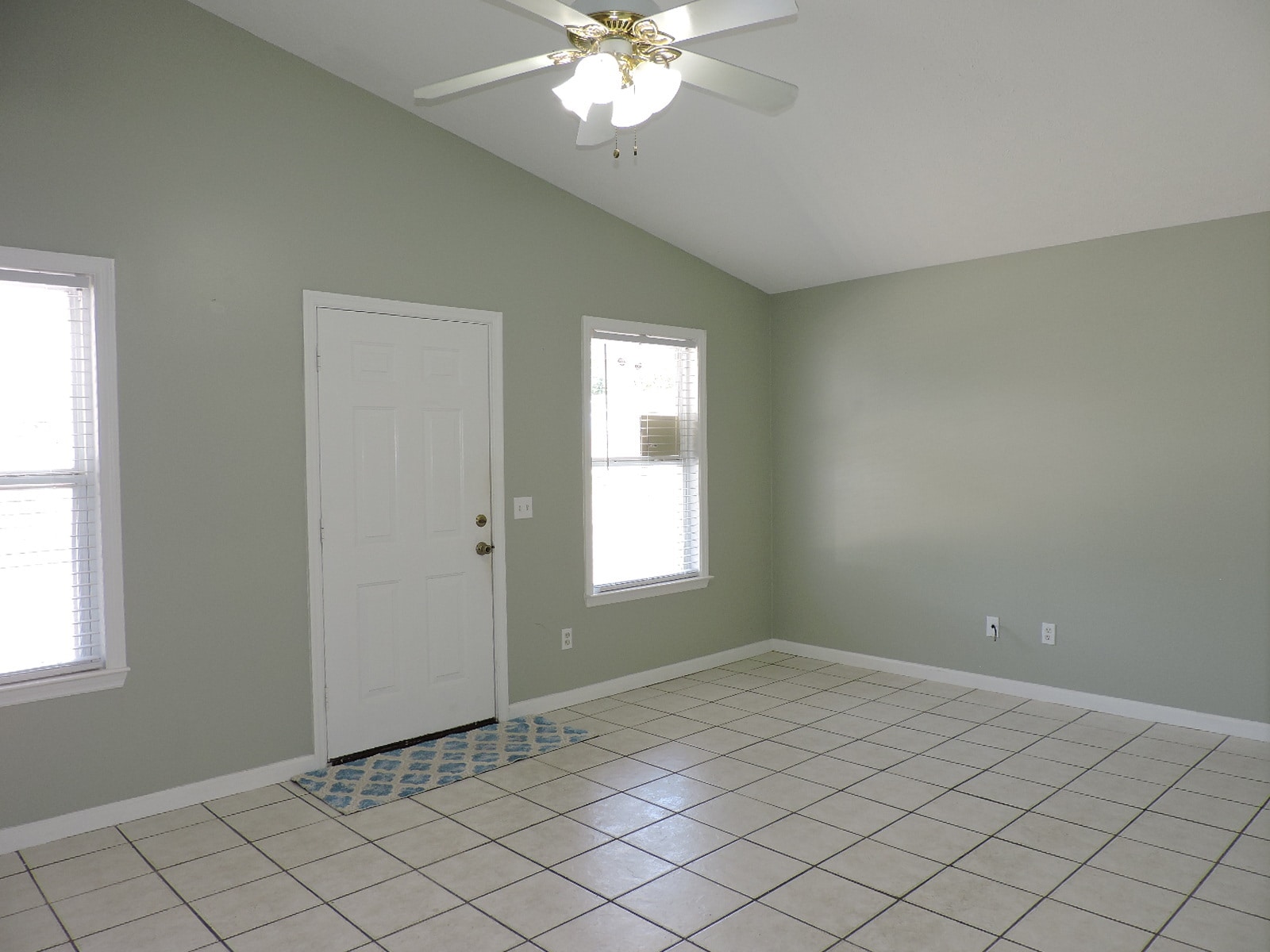 Building Photo - 5931 Pinetree Ave