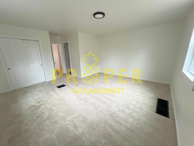 Building Photo - 3 bedrooms 2 bathrooms house for rent