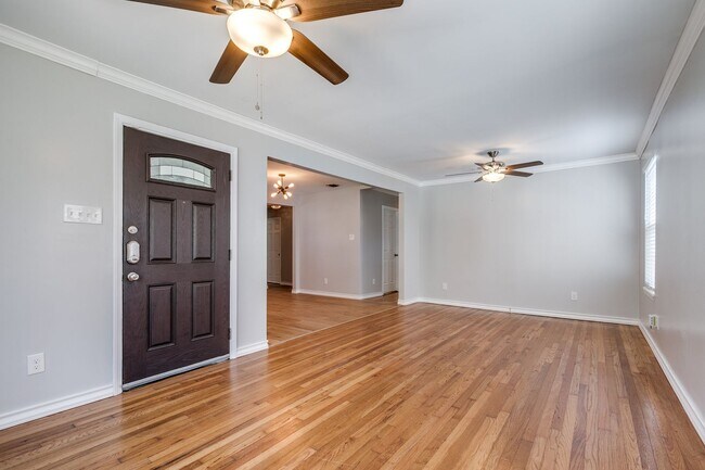 Building Photo - BLUE BONNET HILLS 3-BEDROOM