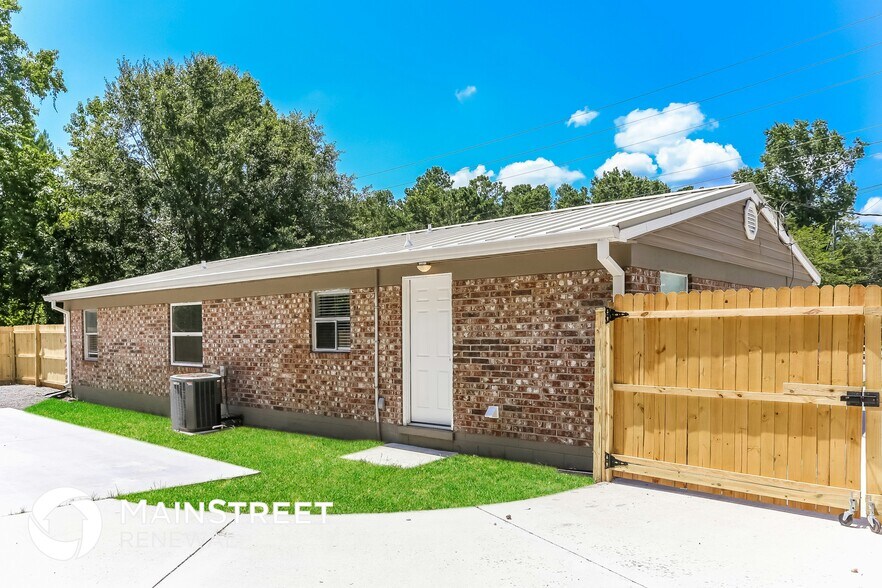 Building Photo - 8472 Fury Dr