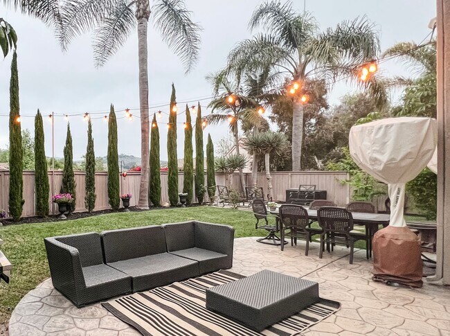 Building Photo - Charming 4 Bedroom/3 Bath Single Family Home on a Cul-de-sac with backyard