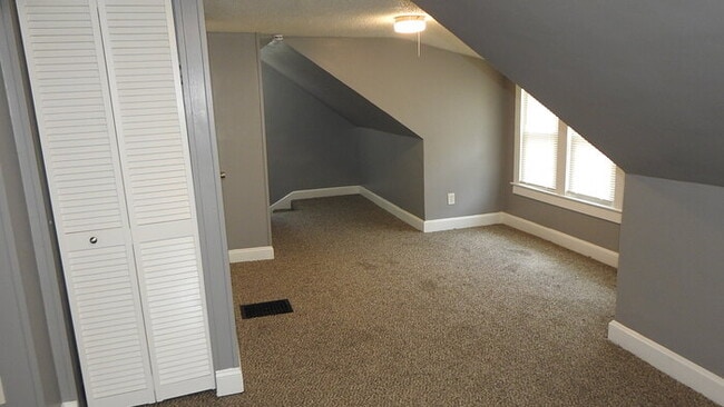 Building Photo - 3bed 2 bath in Indepedence