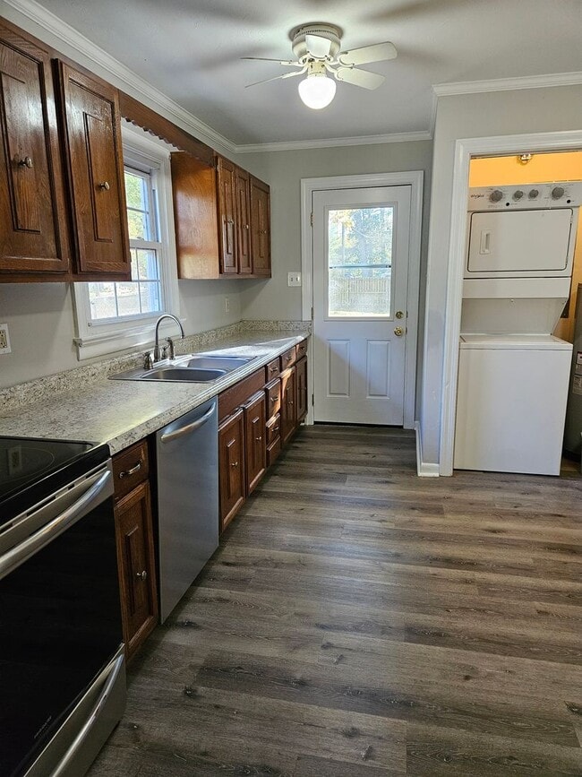 Building Photo - Charming Updated 3 Bedroom Home with Large...