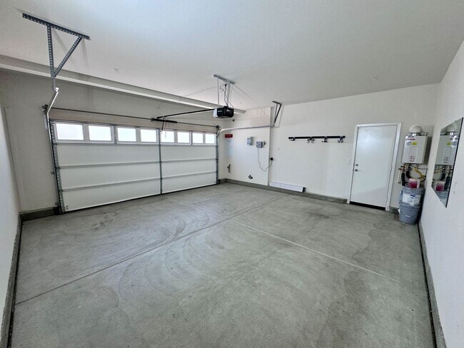 Building Photo - Stunning 4 bedroom 3 bathroom Murrieta hom...