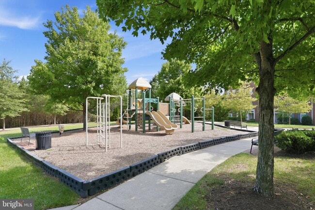 Building Photo - 43860 Artsmith Terrace