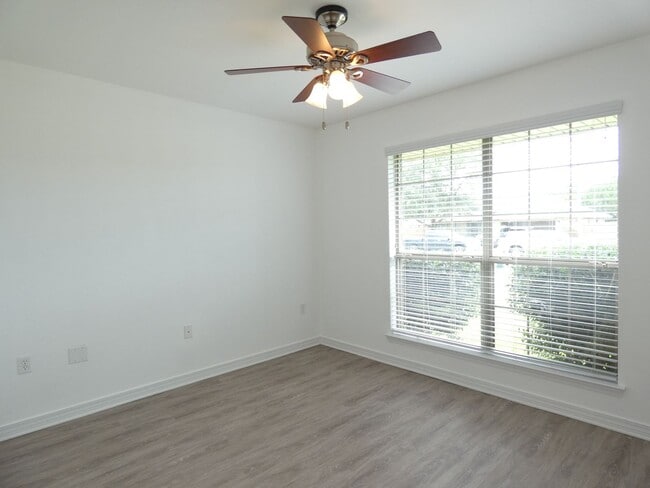 Building Photo - 4-Bedroom All Brick Home - Gulf Breeze