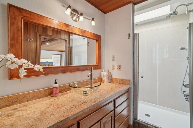 Building Photo - 5408 Sunset Ave