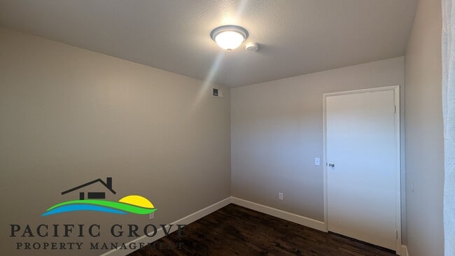 Building Photo - Updated Three Bedroom