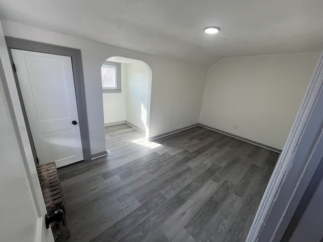 Building Photo - 9142 Yorkshire Rd