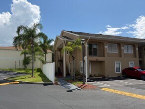 Building Photo - 3 Bedroom, 2 Bath Condo w/ Balcony For Rent