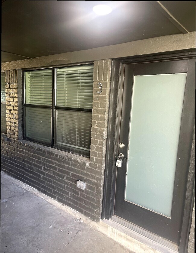 Building Photo - 618 E 40th St