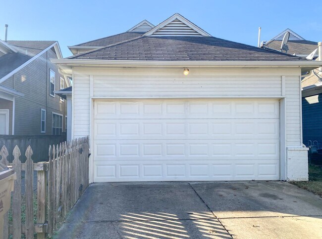 Building Photo - 3 bedroom 2.5 bathroom in Harbor Town Memphis