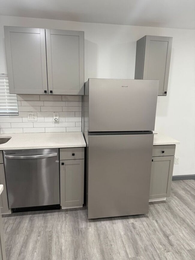 Building Photo - Oakland City 3 Bed/2 Bath, Beautifully Remodeled with Lovely Chefs Kitchen!