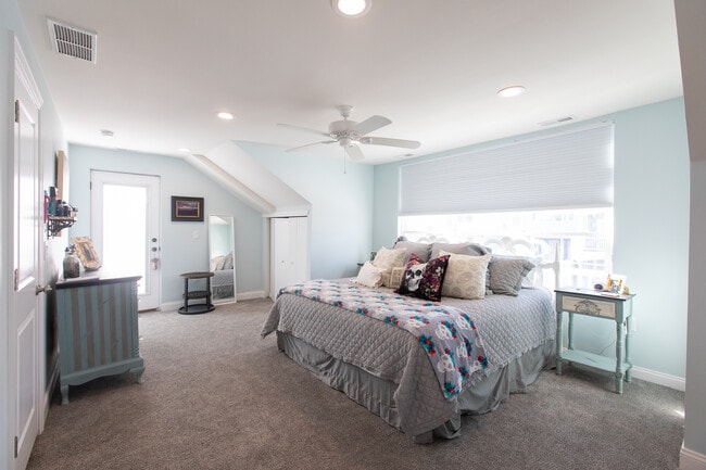 Building Photo - 107 S Richards Ave