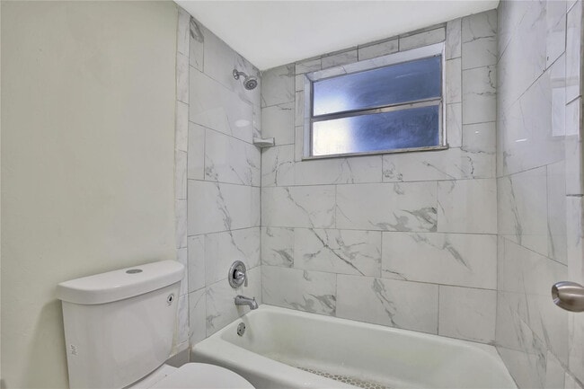 Building Photo - 4050 NW 42nd Ave