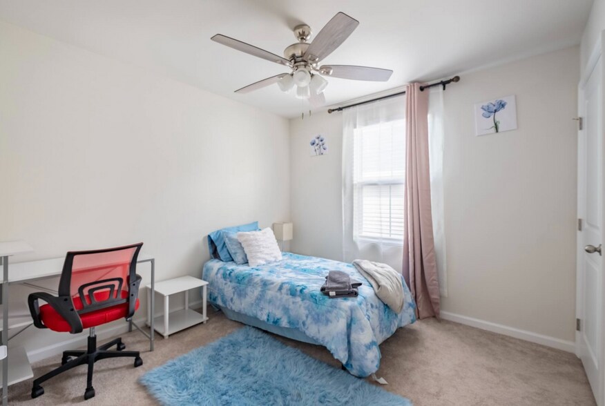 Building Photo - Room in House on Skipjack Ln