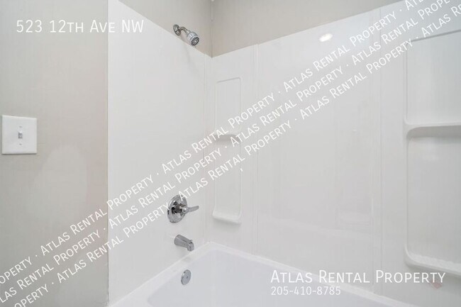 Building Photo - 523 12th Ave NW