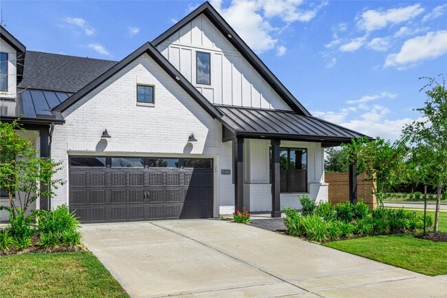 Building Photo - 15302 Spanish Ranchos Wy