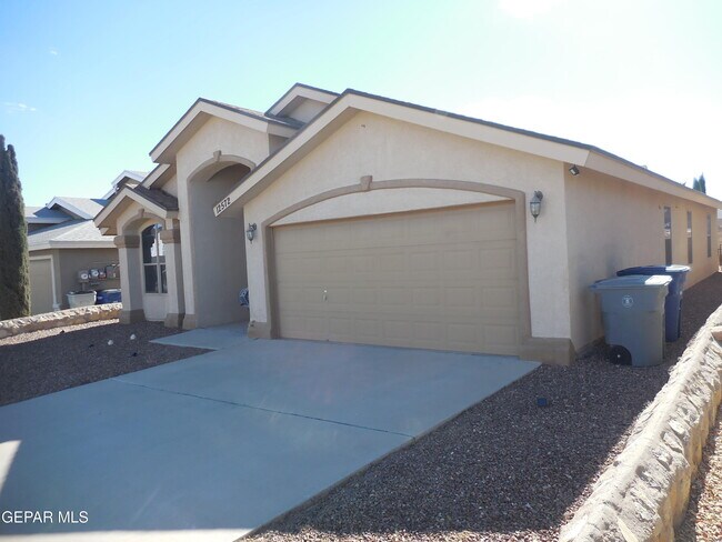 Building Photo - 12572 Paseo Lindo Dr