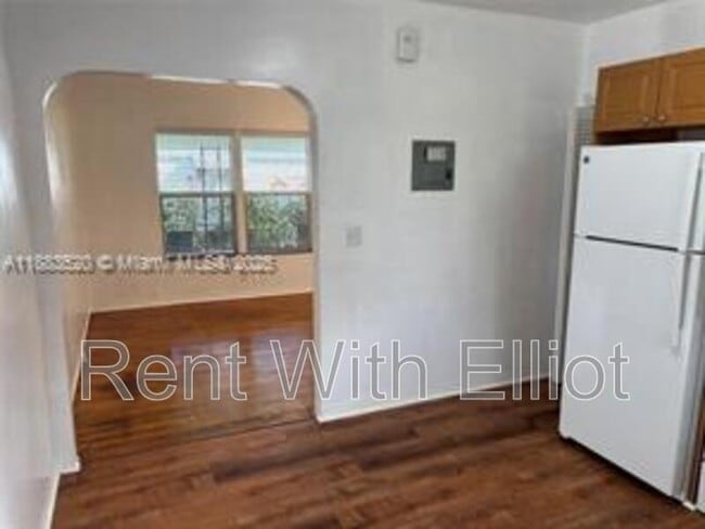 Building Photo - 1842 Funston St