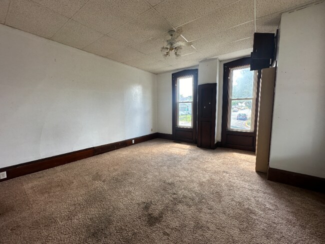 Building Photo - 403 S Main St