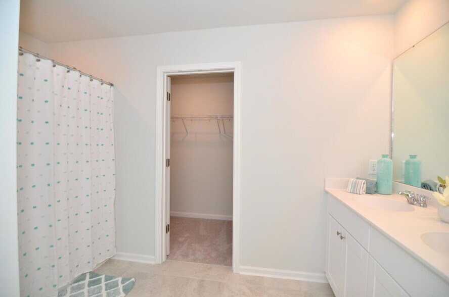 primary bathroom has double bowl vanity - 333 Matuskovic Dr