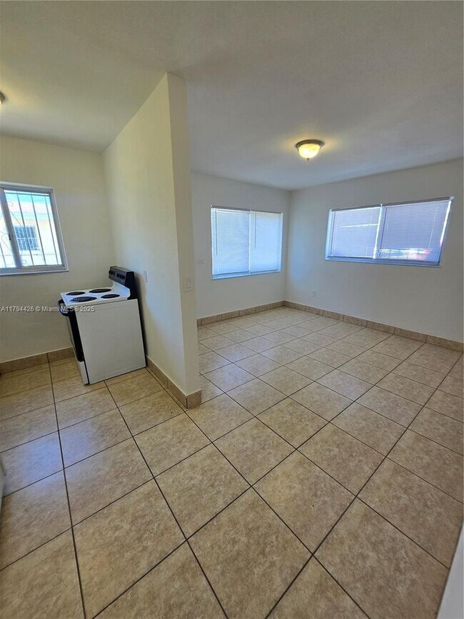 Building Photo - 3110 NW 19th Ave