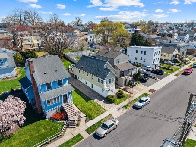 Building Photo - 632 Chase Ave