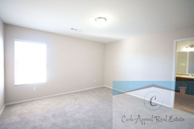 Building Photo - Move in special $900!! Beautiful 3 bed / 2 bath home - Nettleton!!