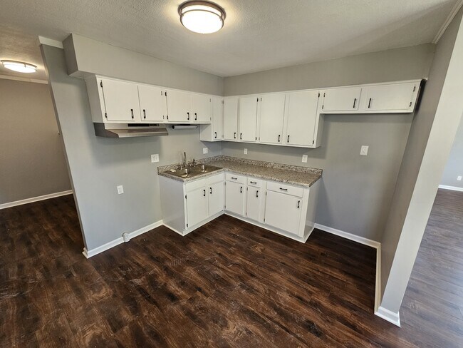 Building Photo - 309 E Mayfair Ln