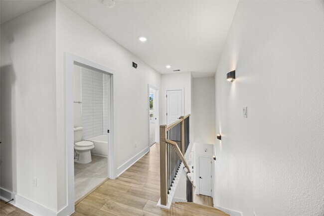 Building Photo - 443 Hahlo St