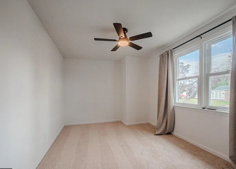 Bedroom3 - 409 S Lynn Dr