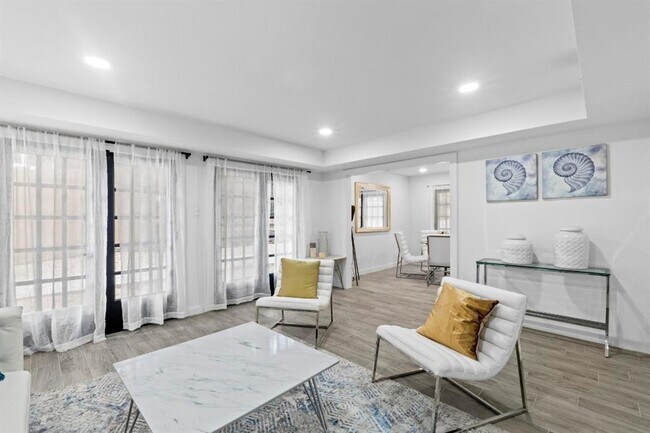 Building Photo - 3520 Highland View Dr