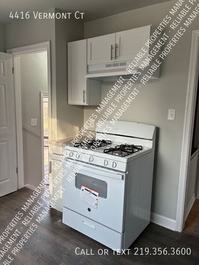 Building Photo - 4416 Vermont Ct