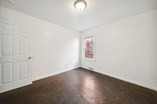 Building Photo - 3 bedroom bungalow - $1250