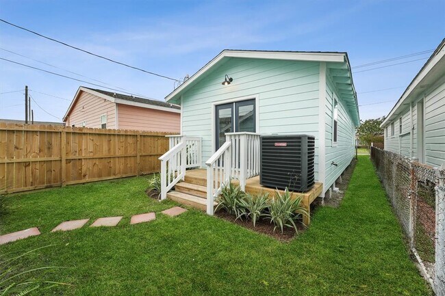 Building Photo - 5123 Avenue L