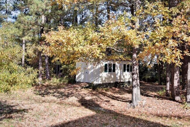 Building Photo - Updated Poquoson Home on Large Lot